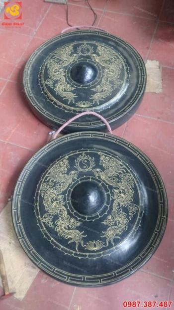 Chiêng đồng đường kính 50cm chạm tinh xảo