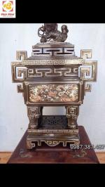 Đỉnh đồng vuông, nắp chữ công độc đáo