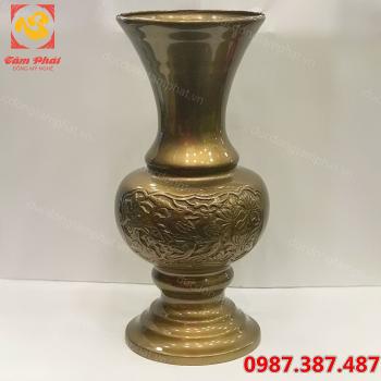 Lọ hoa đồng vàng làm màu
