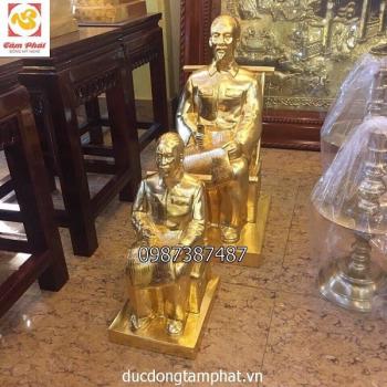 Tượng Bác Hồ ngồi đọc báo thếp vàng 9999 đẹp ấn tượng