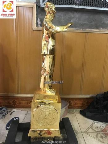 Tượng Bác Hồ vẫy tay chào cao 60cm, mạ vàng 24K