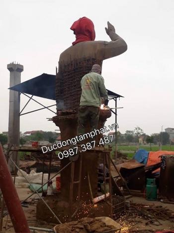 Sửa đúc tượng Bác Hồ bằng đồng cao 4m cho điện lực Hà Nội