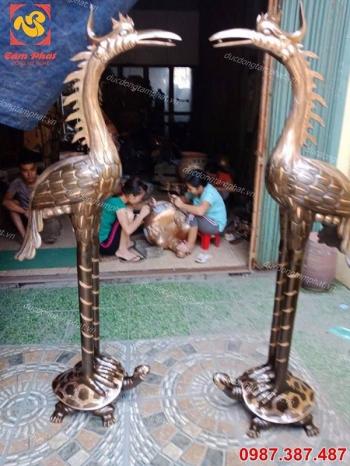 Đôi hạc bằng đồng đỏ cạo màu sống động, tinh xảo