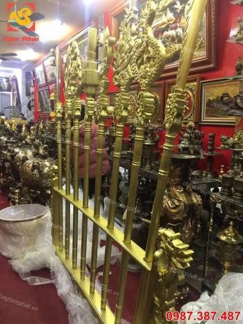 Bộ binh khí bát bửu làm từ đồng vàng, cao 1m8