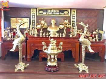 Hoành phi câu đối bằng đồng cao cấp treo ở phòng thờ Bác Hồ