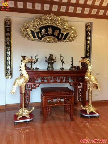 Hoành phi câu đối bằng đồng vàng, nền sơn son đen