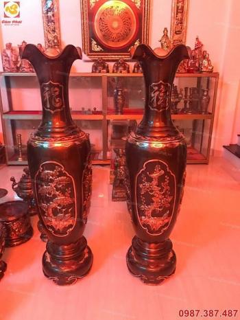 Mẫu lọ lục bình đẹp chế tác từ đồng đỏ, chạm khắc họa tiết thiên nhiên