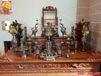 Bộ đồ thờ bằng đồng cao 50cm khảm ngũ sắc đầy đủ tinh xảo lắp đặt cho khách.!!