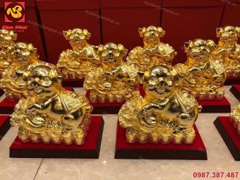 Linh vật heo phong thủy đứng trên củ cải dài 20cm mang của cải, công danh tài lộc sức khoẻ cho gia chủ.!!