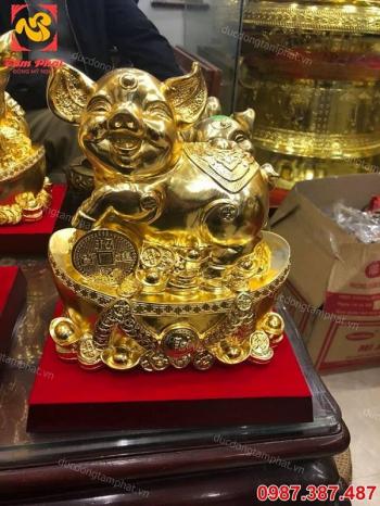 Linh Vật heo phong thuỷ 2019 đứng trên thỏi tiền vàng cao 25cm - mẫu quà tặng Hot 2019