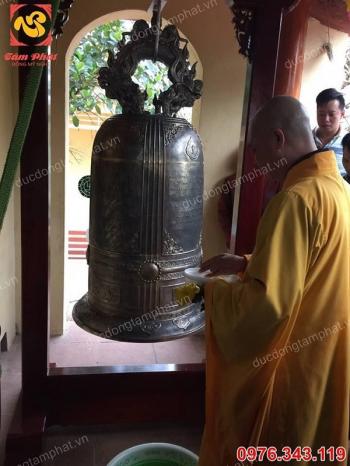 Chuông đồng cao 1m45 đúc tại chùa Trùng Quang - Hà Nội..!!