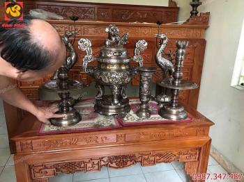 Bộ đồ thờ bằng đồng khảm ngũ sắc cao 60cm bàn giao cho khách