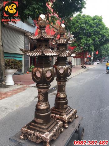 Đôi đèn đồng cao 1m8 mái chùa phớt nỉ tuyệt đẹp cho đền, chùa, miếu, mạo..!