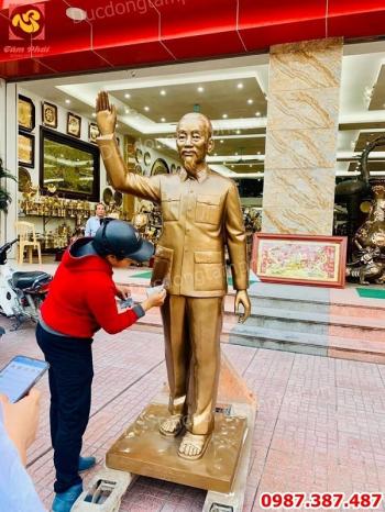 Tượng Bác Hồ vẫy tay chào cao 1m76 lắp đặt Bệnh viện Thái Nguyên.!