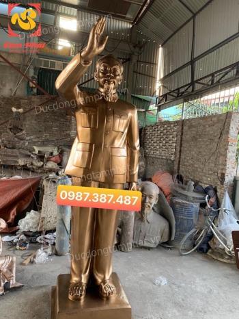 Tượng đồng Bác Hồ vẫy tay chào cao 3m nặng 1 tấn 2 đã bàn giao cho Sở chỉ huy quân sự tỉnh Đồng Nai