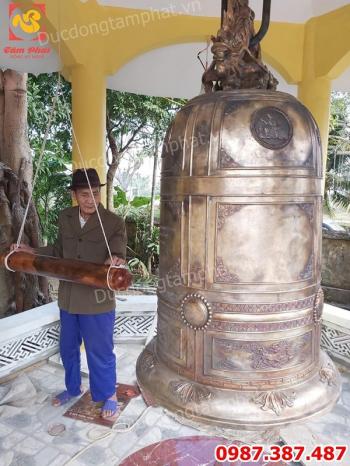 Đúc chuông đồng tại công trình Chùa Cổ Linh - Hải Phòng cao 1m7 nặng 535kg