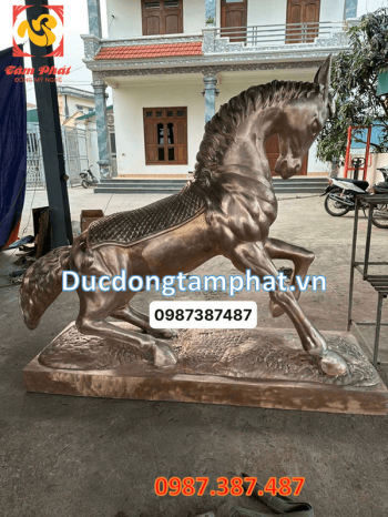Ngựa đồng cao 1m8 ngang 2m2 lắp đặt tại TP. Hồ Chí Minh