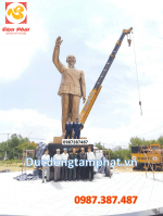 Vinh Dự đúc đồng, lắp đặt tượng Bác Hồ vẫy tay chào cao 6m9