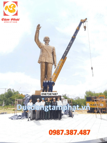 Vinh Dự đúc đồng, lắp đặt tượng Bác Hồ vẫy tay chào cao 6m9 tại Nghĩa trang Liệt sỹ huyện Cần Giờ, Hồ Chí Minh