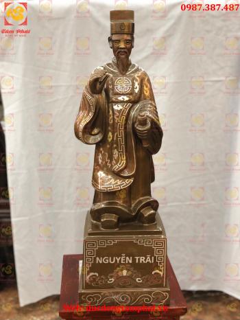 Tượng Nguyễn Trãi bằng đồng đỏ khảm tam khí