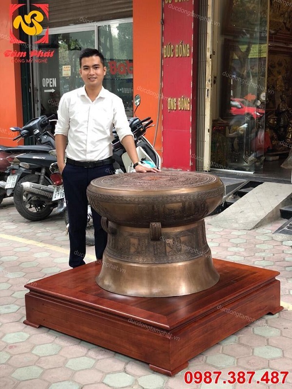 Bàn giao Trống đồng đường kính 80cm đồng đỏ giả cổ cho Uỷ ban nhân dân TP Hà Nội