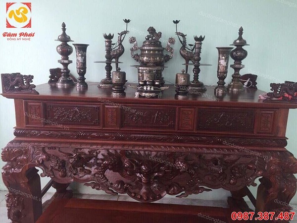 Bàn giao và lắp đặt bộ đồ thờ bằng đồng ngũ sắc cao 60cm và phụ kiện cho khách