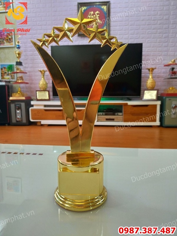 Biểu trưng để bàn bằng đồng mạ vàng - quà tặng doanh nghiệp độc đáo