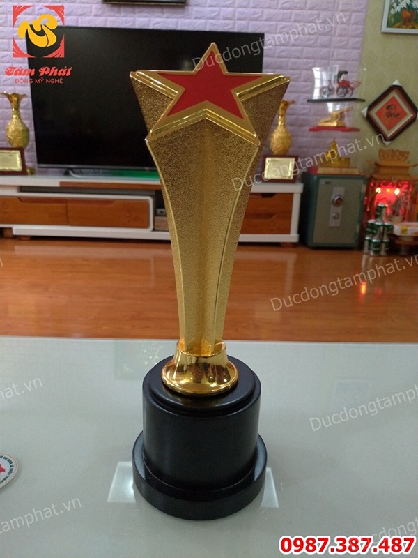 Biểu trưng để bàn bằng đồng mạ vàng - quà tặng doanh nghiệp độc đáo