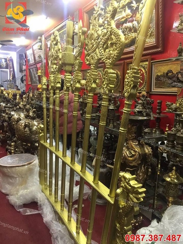 Bộ binh khí bát bửu làm từ đồng vàng cao 1m8