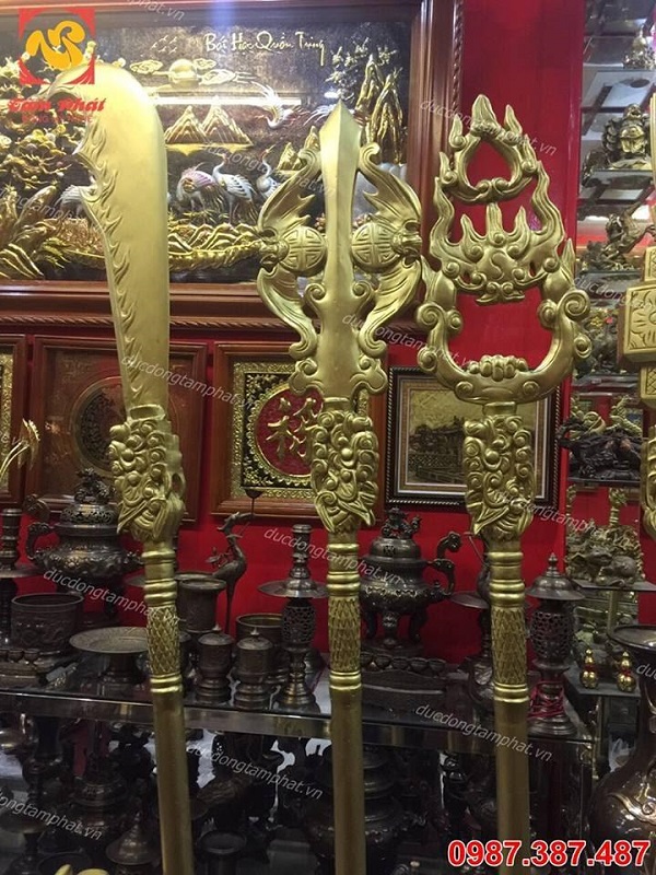 Bộ binh khí bát bửu làm từ đồng vàng cao 1m8