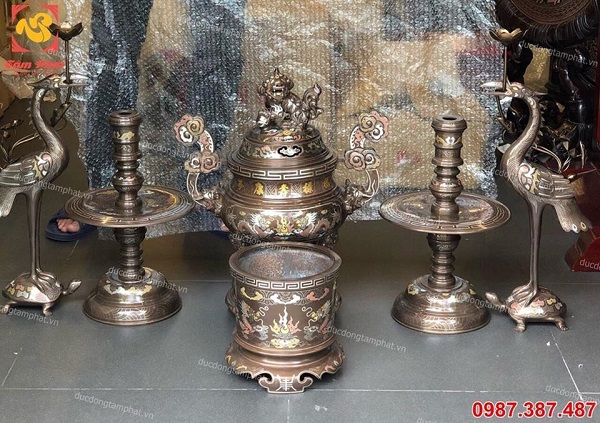 bo-dinh-dong-ngu-su-kham-5-chu-vang-tinh-xao-1