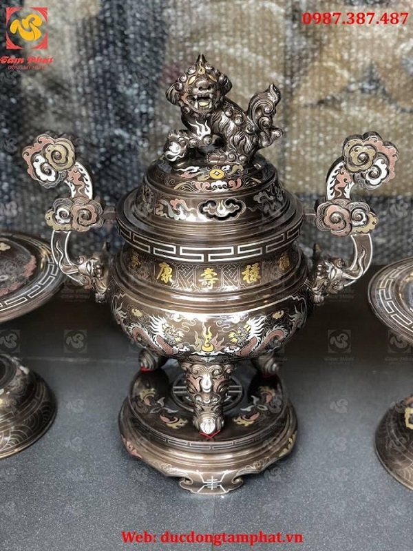 bo-dinh-dong-ngu-su-kham-5-chu-vang-tinh-xao-3