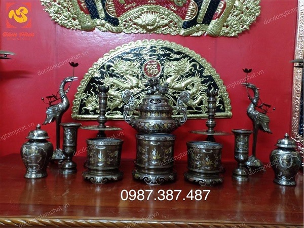 Bộ đồ thờ bằng đồng cao 60cm khảm ngũ sắc lắp đặt tại Sở văn hóa tỉnh Vĩnh Phúc..!