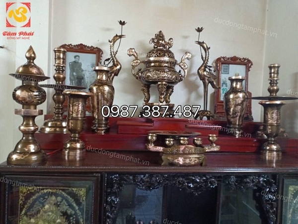 Bộ đồ thờ bằng đồng ngũ sự cao 60cm đầy đủ phớt nỉ bàn giao và lắp đặt cho khách.!!
