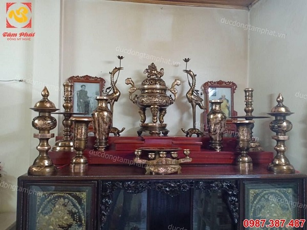Bộ đồ thờ bằng đồng ngũ sự cao 60cm đầy đủ phớt nỉ bàn giao và lắp đặt cho khách.!!