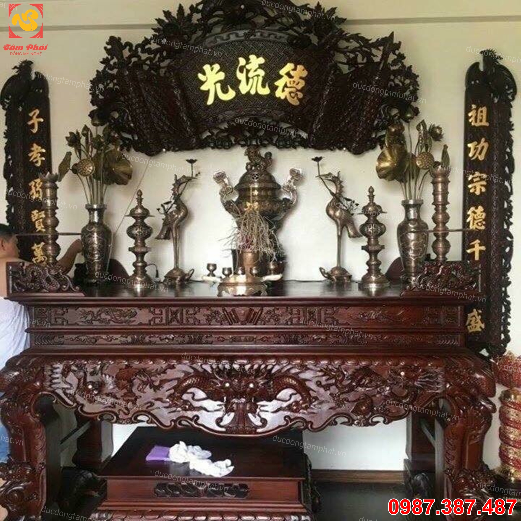 Đèn thờ bằng đồng