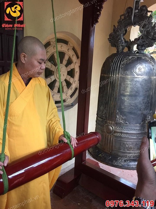 Chuông đồng cao 1m45 đúc tại chùa Trùng Quang - Hà Nội
