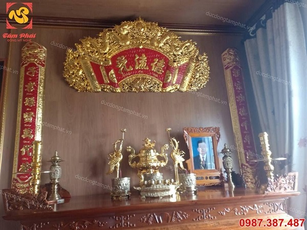 Cuốn thư câu đối dài 1m76 mạ vàng 24k bàn giao cho khách