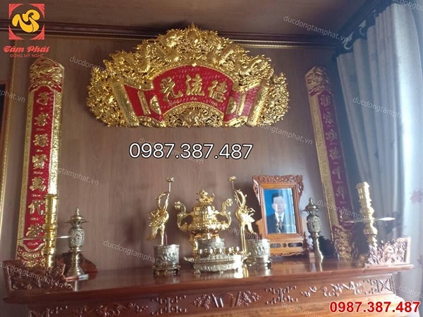 Cuốn thư câu đối dài 1m76 mạ vàng 24k bàn giao cho khách