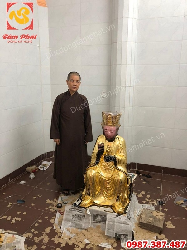 Dát vàng quỳ 9999 trên nền gỗ tượng Phật cho chùa Ngàn - Thái Bình