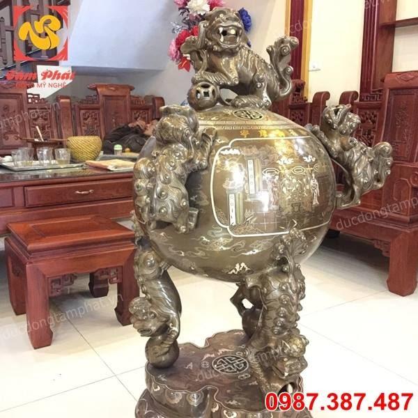 Đỉnh đồng thất lân vờn cầu cao 1m15 khảm ngũ sắc lắp đặt tại tư gia nhà khách