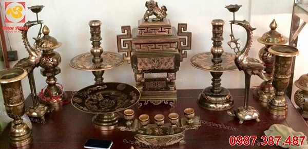 dinh-dong-vuong-nap-chu-cong-doc-dao-3