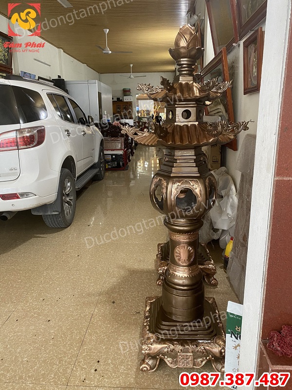Đôi đèn thờ bằng đồng đỏ phớt nỉ cao 1m8 nặng 300kg.!