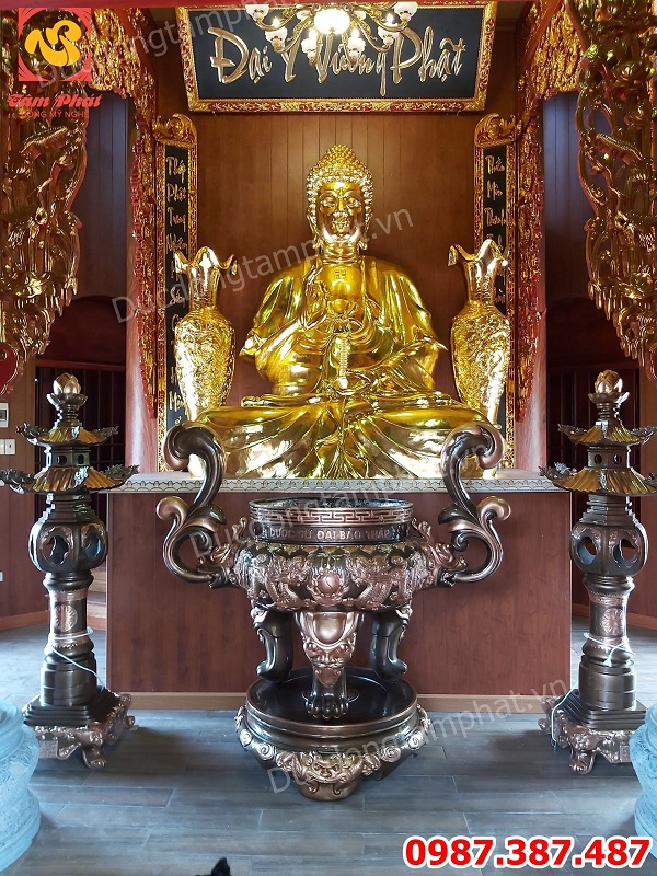 Đôi đèn thờ bằng đồng đỏ phớt nỉ cao 1m8 nặng 300kg.!