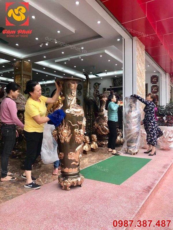 Đôi lọ 1m55 bằng đồng phớt nỉ đóng và bàn giao cho khách