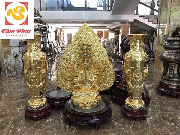 Đôi lọ lộc bình bằng đồng cao 1m2 thếp vàng 9999 chạm rồng chầu mặt nguyệt cực đẹp.!!