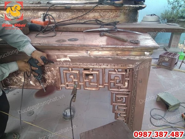 Đúc bàn thờ bằng đồng nguyên chất lắp đặt tại Hải Phòng dài 1m97 tuyệt đẹp..!