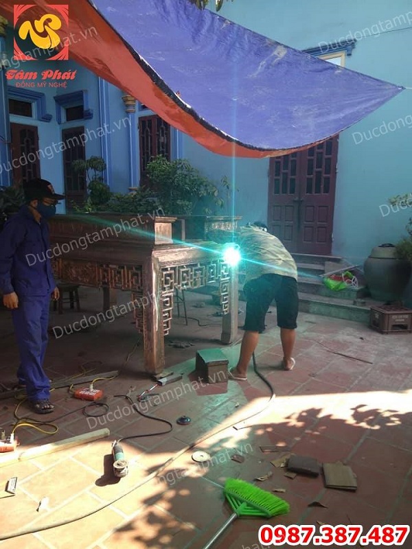 Đúc bàn thờ bằng đồng nguyên chất lắp đặt tại Hải Phòng dài 1m97 tuyệt đẹp..!