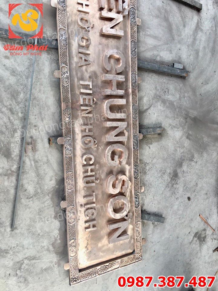 Đúc Biển Tên bằng đồng Đền Chung Sơn thờ Gia Tiên Hồ Chí Minh.!