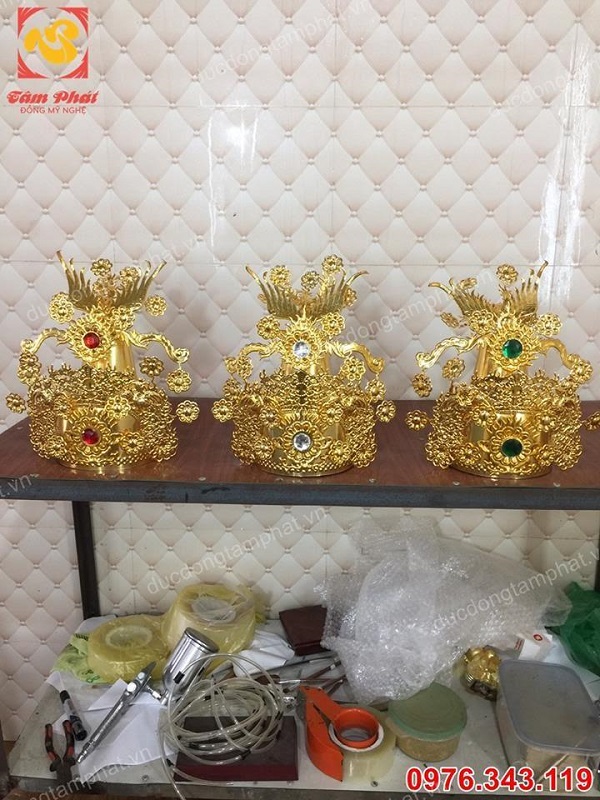 Đúc, chạm mũ, áo, giày quan, mẫu bằng đồng mạ vàng 24k theo yêu cầu